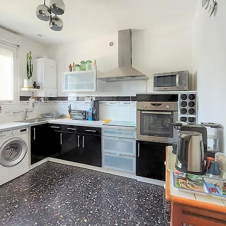 T3 Terrasse , Parking Gratuit Dans Cours Privee Climatise *