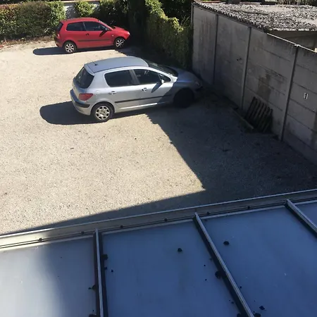 T3 Terrasse , Parking Gratuit Dans Cours Privee Climatise * Troyes