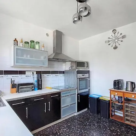 T3 Terrasse , Parking Gratuit, Climatise *